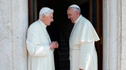 Francisco: “El Papa Emérito sigue sirviendo a la Iglesia”