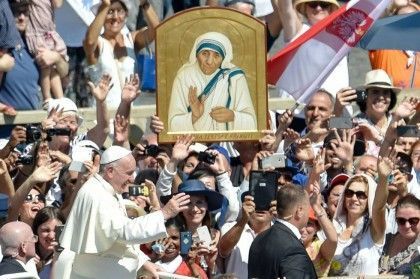 Madre Teresa, y la pobreza “creada” por los poderosos