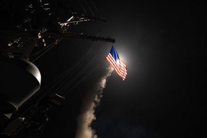 Trump vuelve al unilateralismo y bombardea Siria