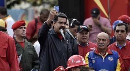 Maduro convoca a reformar la Constitución