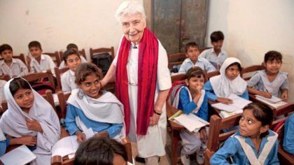 Pakistán homenajea con funerales de Estado a una religiosa católica