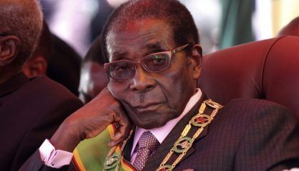Luego de 37 años en el poder, Mugabe dimitió