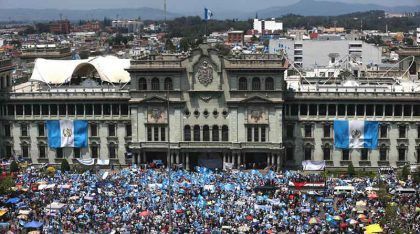 Manifestantes piden la renuncia del presidente de Guatemala