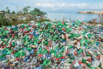 Grandes compañías se unen para reducir los plásticos en los océanos