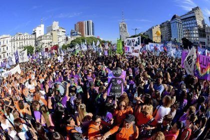 Masiva marcha de las mujeres