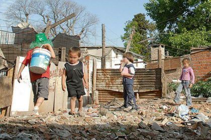 Casi la mitad de los niños argentinos son pobres