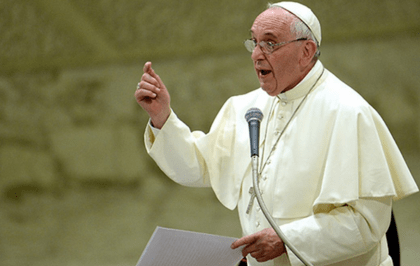 Papa Francisco: es una vergüenza que la gente muera por agua insalubre