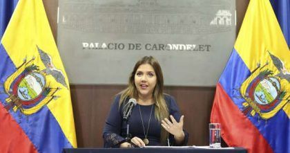 Renuncia la vice presidenta de Ecuador acusada de cobros ilegales