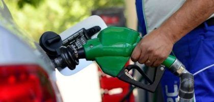 Sigue en baja el precio de los combustibles en Chile