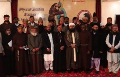 Líderes religiosos islámicos y cristianos invocan la paz entre India y Pakistán