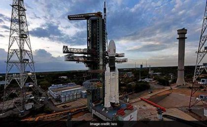 India lanzó con éxito un cohete que explorará el polo sur de la Luna