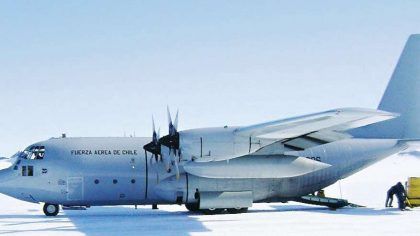 Intensa búsqueda de un avión chileno siniestrado en la Antártida